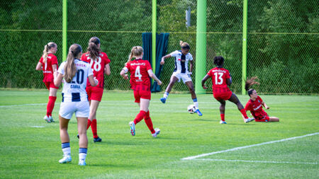 Die FCZ Frauen unterliegen Servette SC Freiburg 1:4.